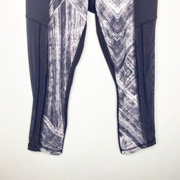 Lululemon Black & White Hot to Street Crop Leggings 6 Small - Picture 5 of 12
